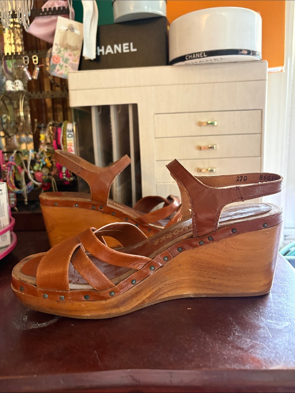 1970s Woodworks by Thom McaAn Thom McAn Brown Leather Wood-Effect Wedge Sandals - Picture 3 of 16